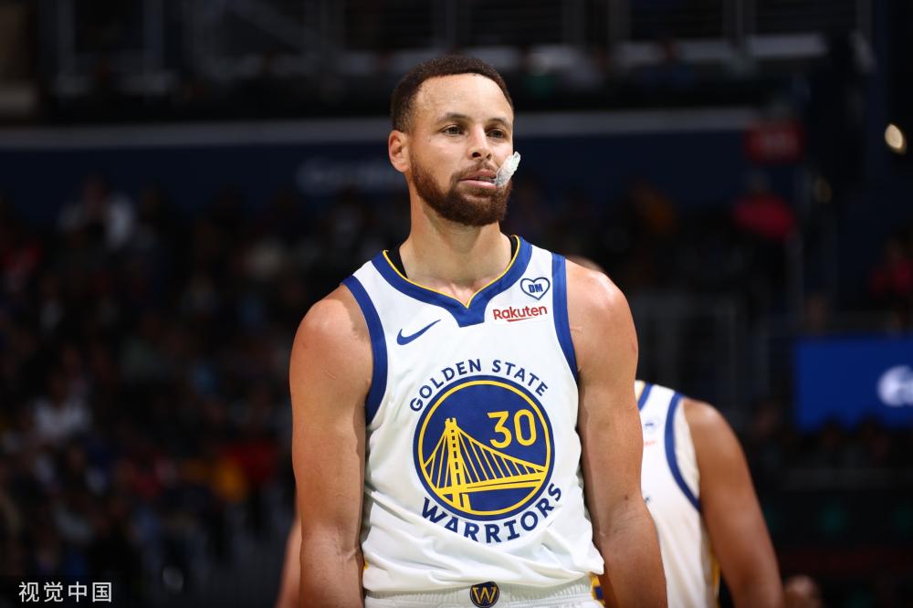 上球场时 上球场时